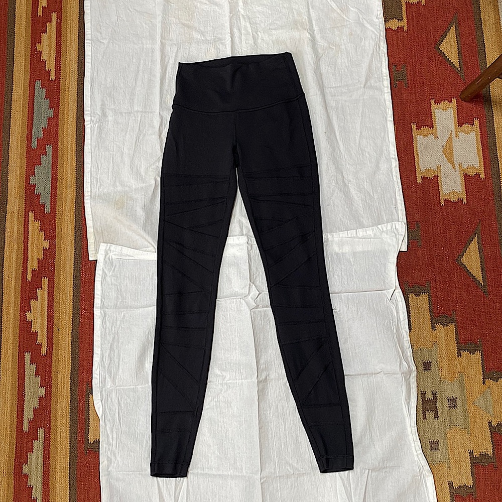 Lulu Lemon HighWaist Sheer front Leggings XS/S✨💛Excellent Condition🌸